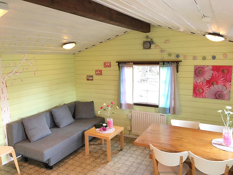 4-person (2-room) cottage, living room